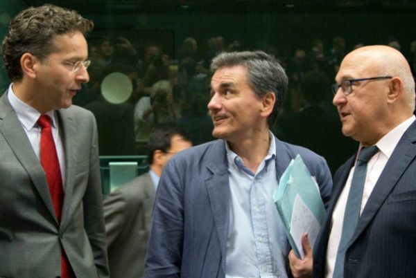 Σε στενό κλοιό η κυβέρνηση για «λευκό καπνό» από το Eurogroup