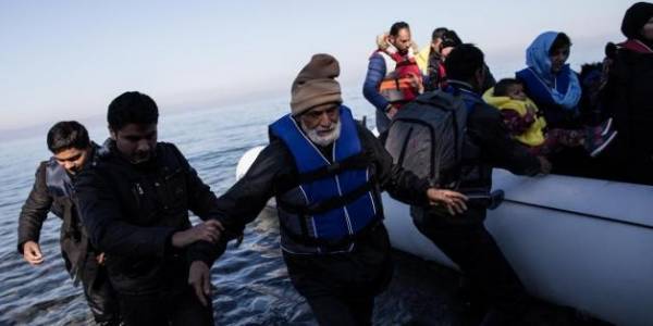 Αναστέλλει τη συμφωνία επανεισδοχής μεταναστών η Τουρκία ως... αντίποινα