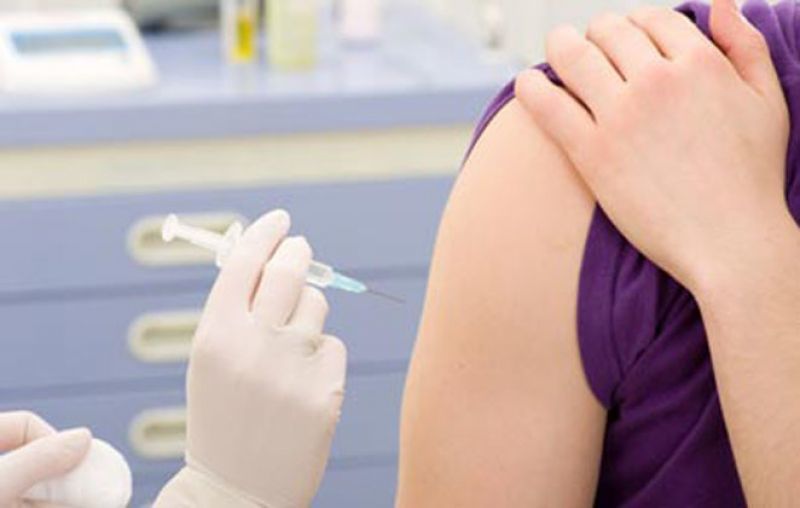 Στη μέγγενη της τρόϊκας το πρόγραμμα εμβολιασμού;