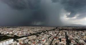Σε εξέλιξη η κακοκαιρία «Μπάλλος»: Καταιγίδες και στην Αττική