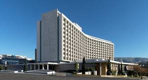 Hilton Αθηνών: Μετονομάζεται σε Conrad-Στρατηγική συνεργασία με την Ιονική Ξενοδοχειακή