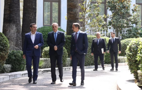 Οι βουλευτικές έδρες που επέλεξαν οι πολιτικοί αρχηγοί και η...γκρίνια