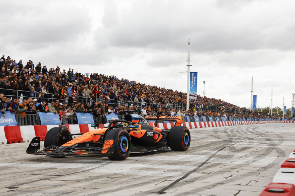 Οι πιο εντυπωσιακές στιγμές του Allwyn x McLaren Racing: Live in Athens (video & photos)