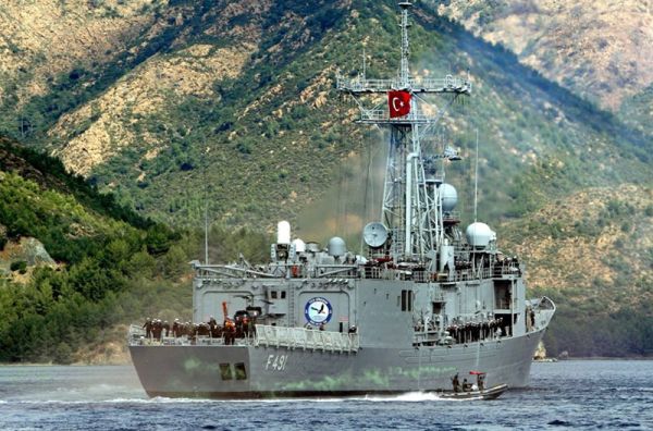 Τουρκική ακταιωρός χτύπησε ελληνική μηχανότρατα