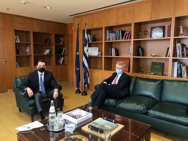 Οι αμερικανικές «πράσινες» επενδύσεις συζητήθηκαν στη συνάντηση Σκρέκα-Πάιατ