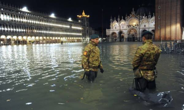 «Πνίγηκε» η Βενετία- Σε κατάσταση έκτακτης ανάγκης από τις πλημμύρες