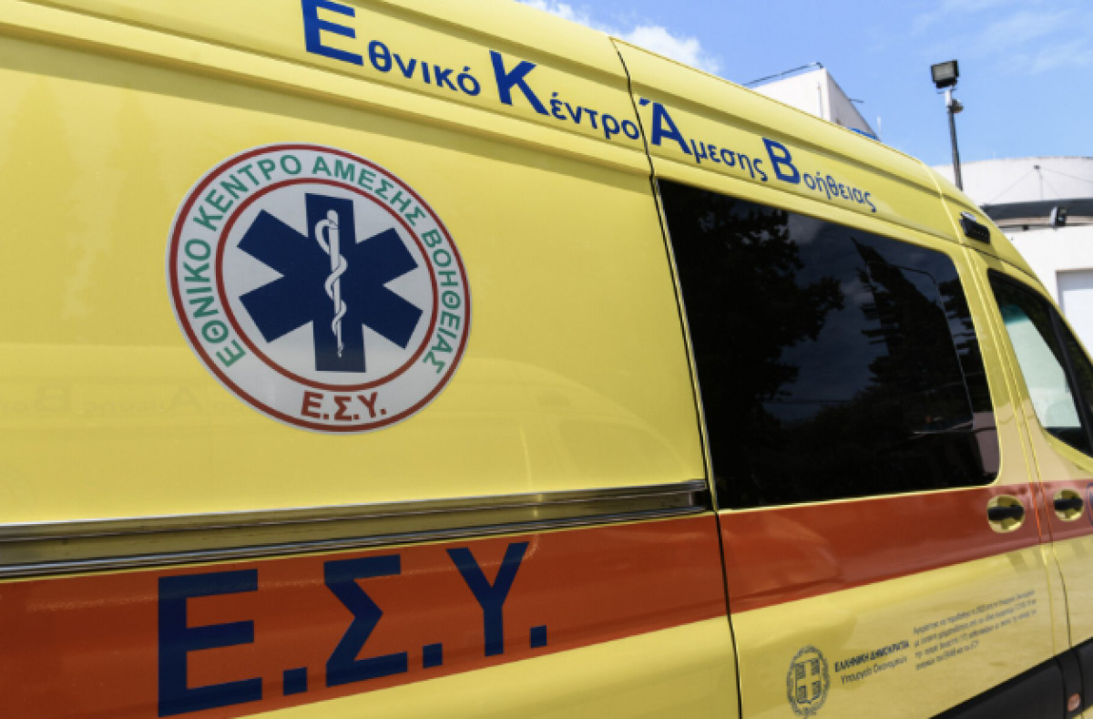 Αλεξανδρούπολη: Φορείο με ασθενή έπεσε στο οδόστρωμα — Διατάχθηκε ΕΔΕ