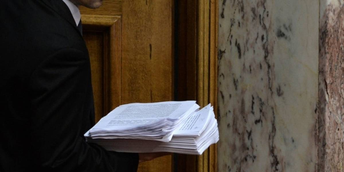 Τροπολογίες: Οφειλές, επιδοτήσεις για θερμαντικά σώματα στην εστίαση, καύσιμα, e-τσιγάρο