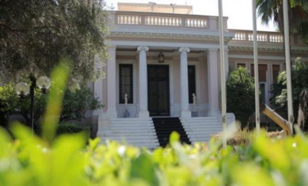 Σύσκεψη στο Μαξίμου για το προσφυγικό