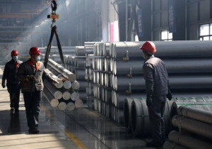 ΗΠΑ: Επιβάλλει δασμούς 25% στις εισαγωγές χάλυβα και αλουμινίου