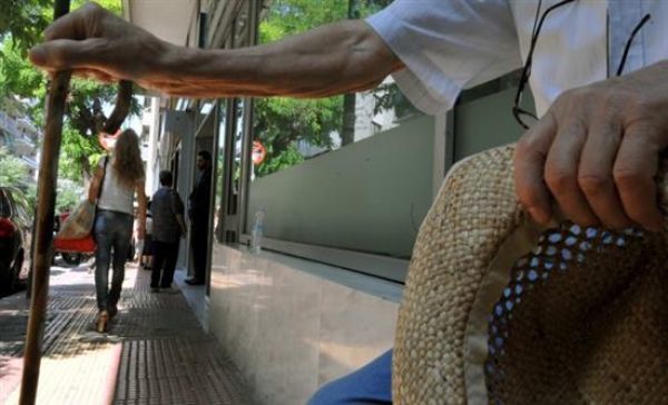 Στην αναμονή έως και τρία χρόνια για μια σύνταξη