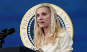 Μπρέιναρντ (Fed): Θα συνεχίσουμε να αυξάνουμε τα επιτόκια