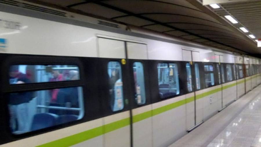 Άντρας έπεσε στις ράγες του μετρό στο σταθμό Νομισματοκοπείο