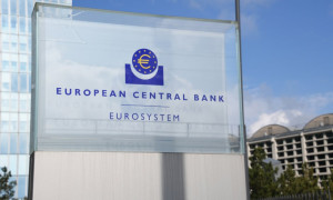 Η ΕΚΤ κρατά αμετάβλητα τα επιτόκια με το βλέμμα σε πληθωρισμό και ενέργεια