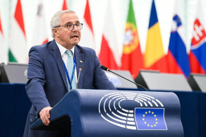 Μανιάτης προς Επιτροπή: «Να μην αδικηθεί η εγχώρια τεχνολογία των Hλιακών Θερμοσιφώνων»