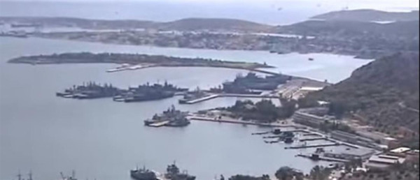 Σαλαμίνα: Διαψεύδει το ΓΕΝ για κίνδυνο στις εγκαταστάσεις του Πολεμικού Ναυτικού λόγω της φωτιάς