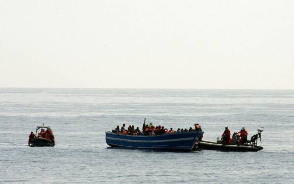 Λαμπεντούζα: Επιχείριση διάσωσης ομάδας 87 προσφύγων