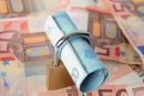 Μικρή μείωση στα φέσια του Δημοσίου τον Απρίλιο
