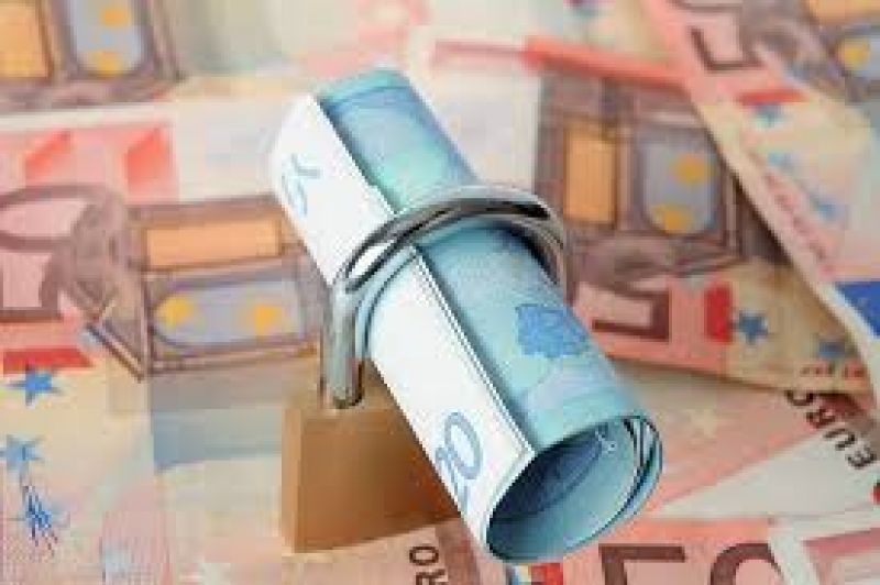 Μικρή μείωση στα φέσια του Δημοσίου τον Απρίλιο