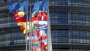 Politico: Η ΕΕ θέλει να επισπεύσει το τέλος των εισαγωγών ρωσικού LNG λόγω πιέσεων Τραμπ