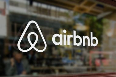 Στον «αέρα» παραμένουν οι ενοικιάσεις μέσω Airbnb