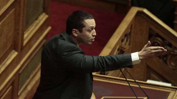 Νέες χυδαιότητες Κασιδιάρη στη Βουλή - Όχι στην άρση ασυλίας του ψήφισαν 8 βουλευτές των ΑΝΕΛ