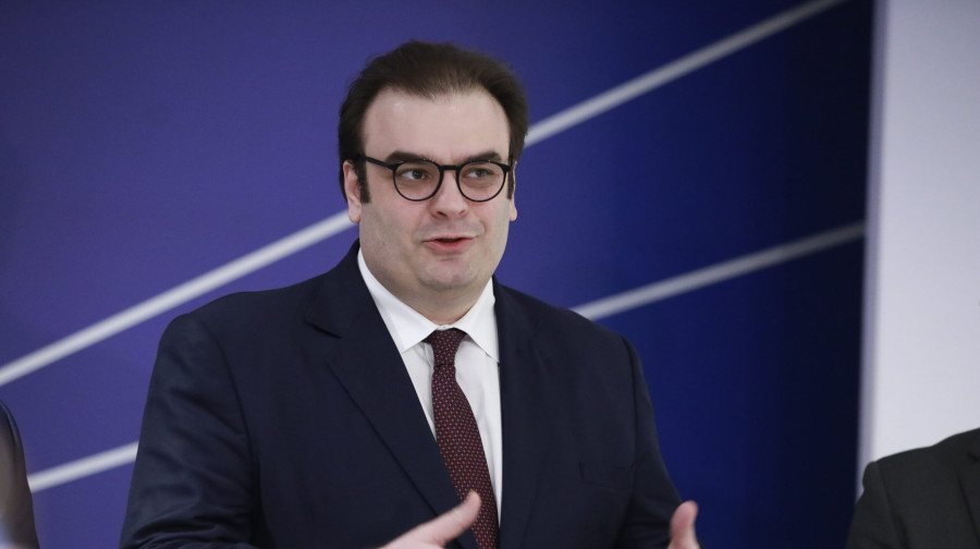 Το «πακέτο δώρων» και η εισήγηση Πιερρακάκη για μεταρρυθμίσεις