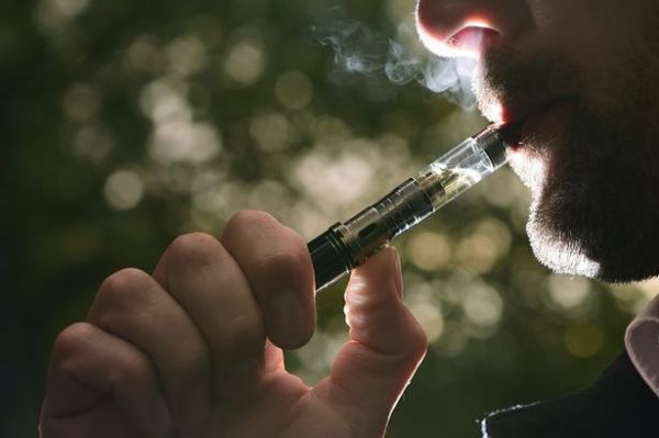 Ολλανδία: Απαγόρευση ηλεκτρονικού τσιγάρου κάτω των 18 ετών