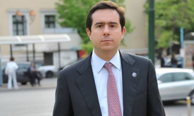 Τα κλεισμένα ραντεβού του Μηταράκη στο Κατάρ
