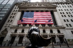 Η απόφαση Μνούτσιν πίεσε τη Wall Street