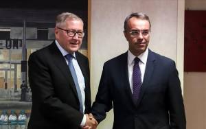 Περιθώριο θεσμών για αλλαγές «αρκεί να επιτυγχάνονται οι στόχοι»