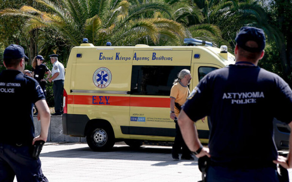 Σαλαμίνα: Μεθυσμένος επιτέθηκε σε διασώστη του ΕΚΑΒ-Του έσπασε τα χέρια