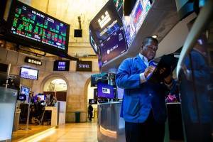 Πετρελαϊκές πιέσεις «πλήγωσαν» τη Wall Street-Στα χαμηλά ημέρας οι δείκτες