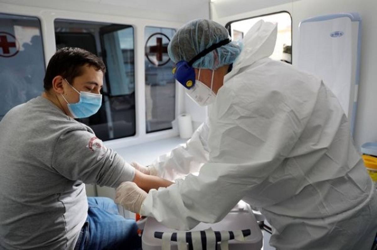 Ρωσία: Πάνω από 4.500 κρούσματα σε ένα 24ωρο, 117 θάνατοι