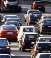 Επικίνδυνη πλέον η πτώση της αγοράς αυτοκινήτων