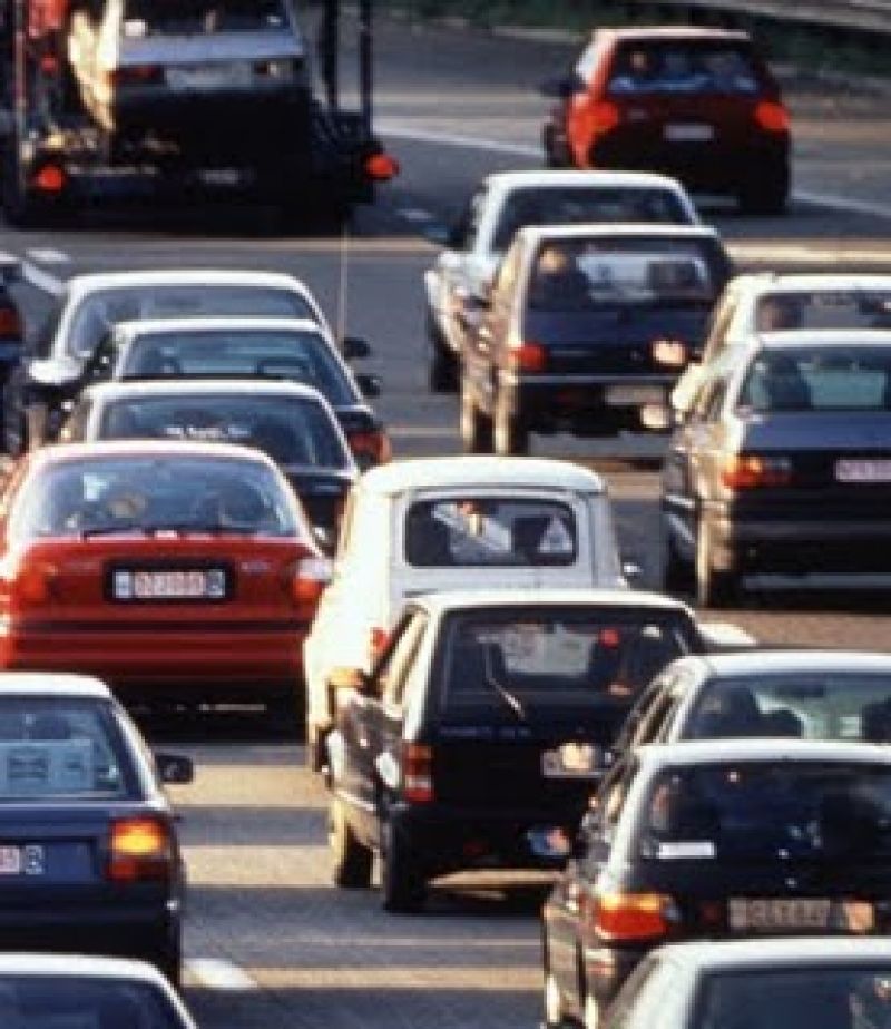 Επικίνδυνη πλέον η πτώση της αγοράς αυτοκινήτων