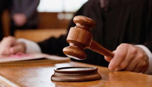 Αναβάλλεται για τις 8 Απριλίου η δίκη της καθαρίστριας που κατηγορείται για πλαστογραφία