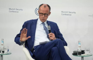 Μερτς: Καταδίκασε τις δηλώσεις Βανς- Να διατηρηθεί το ελεύθερο εμπόριο