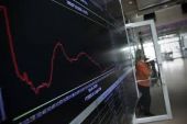 ΧΑ: Μικρές απώλειες με το βλέμμα στις τράπεζες