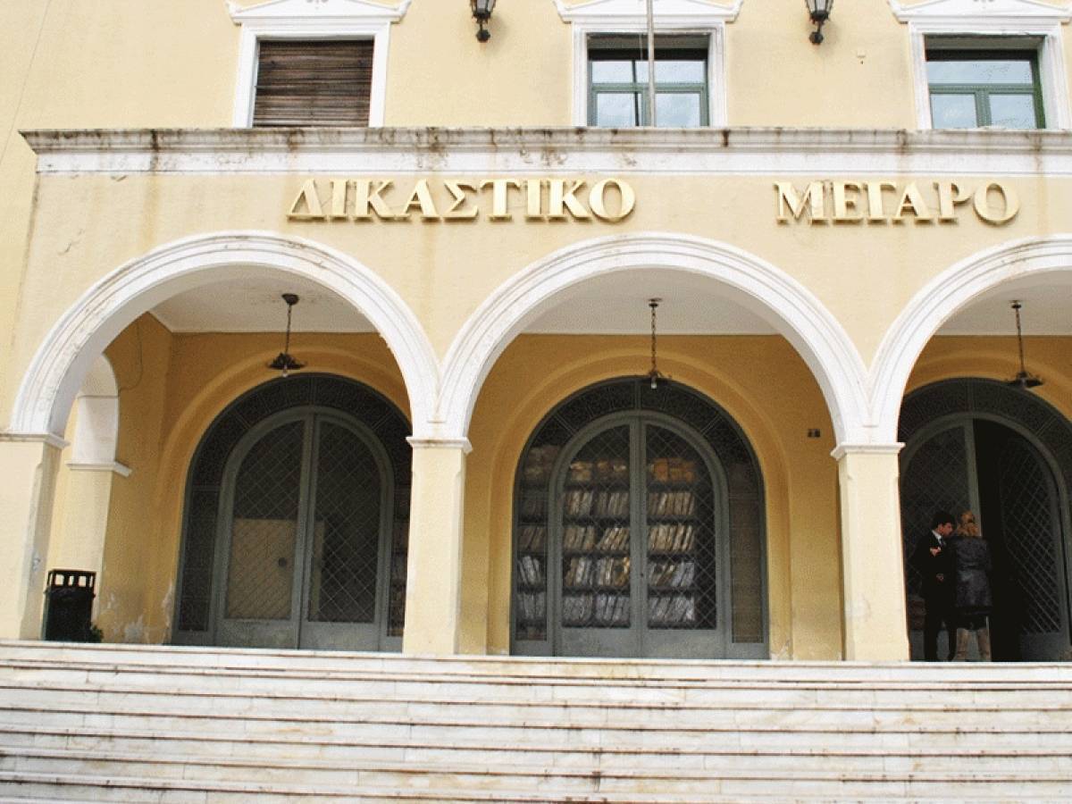 Ζάκυνθος: Πυροβολισμοί έξω από τα δικαστήρια