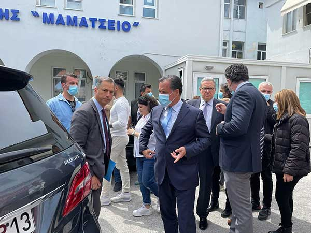 Γεωργιάδης: Έρχονται 600 θέσεις διασωστών ΕΚΑΒ και 250 νέα ασθενοφόρα