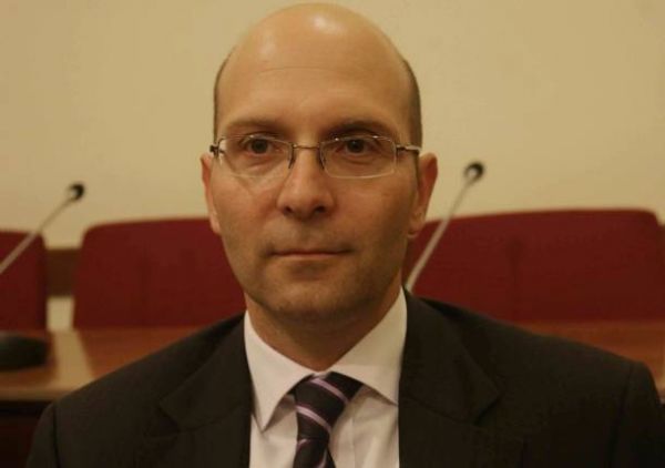 Δεν αποκλείει κατάργηση του short selling η Επ. Κεφαλαιαγοράς