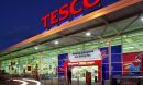 Tesco: Σταθεροποιούνται οι πωλήσεις, χάνει μερίδιο αγοράς