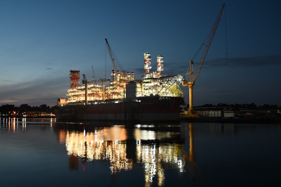 Εντυπωσιακό το Energean Power …by night!