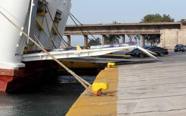 Δεμένα τα πλοία σε Πειραιά, Ραφήνα, Λαύριο