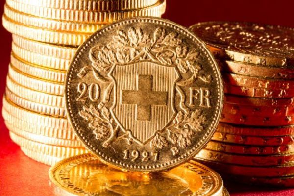 «Εξαιρετικά υπερτιμημένο» το ελβετικό φράγκο