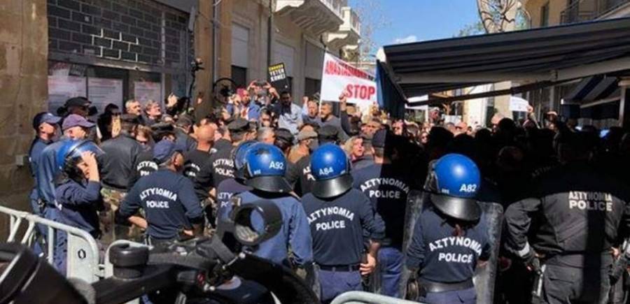 Κύπρος: Ένταση σε διαδήλωση κατά του κλεισίματος του οδοφράγματος Λήδρας