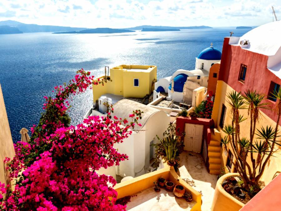 Sun: Τα ελληνικά νησιά δεν είναι στη βρετανική «πράσινη» λίστα