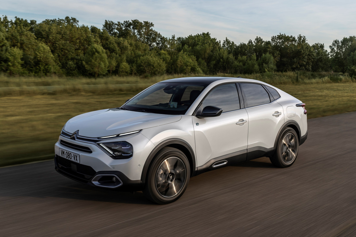 Στην Ελλάδα τα νέα CITROËN C4 X &amp; Ë-C4 X!