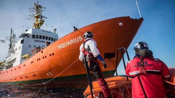 Σε πέντε χώρες θα μοιραστούν μετανάστες από το Aquarius